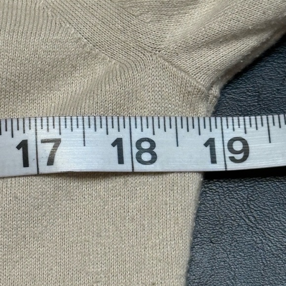 Burberry Classic Tan V-Neck Sweater size Medium - Picture 12 of 15